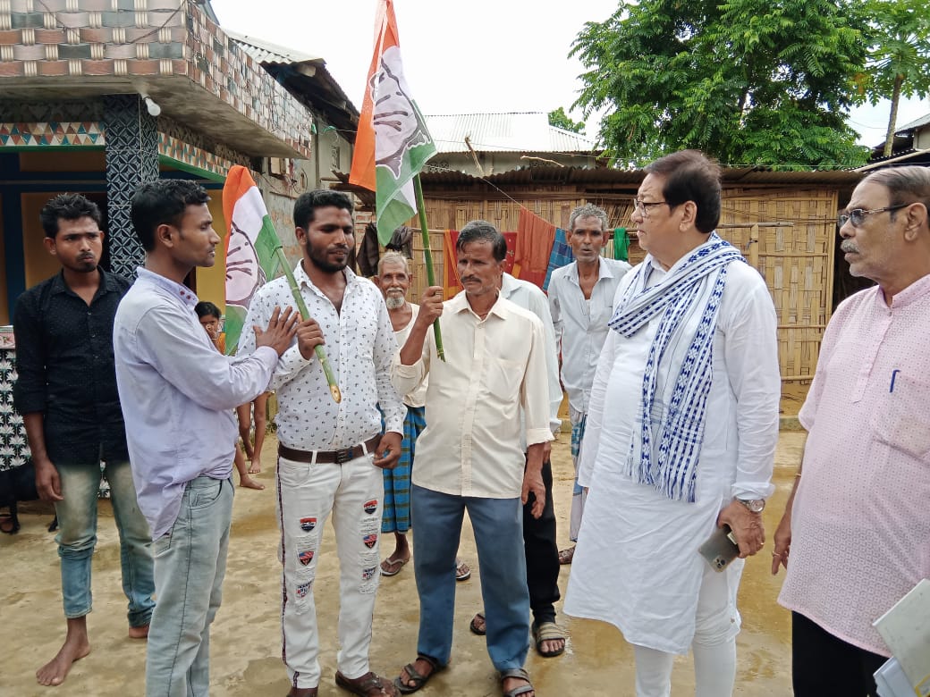 ৫০ জন ভোটার বিজেপি দল ত্যাগ করে কংগ্রেস দলে যোগদান ।