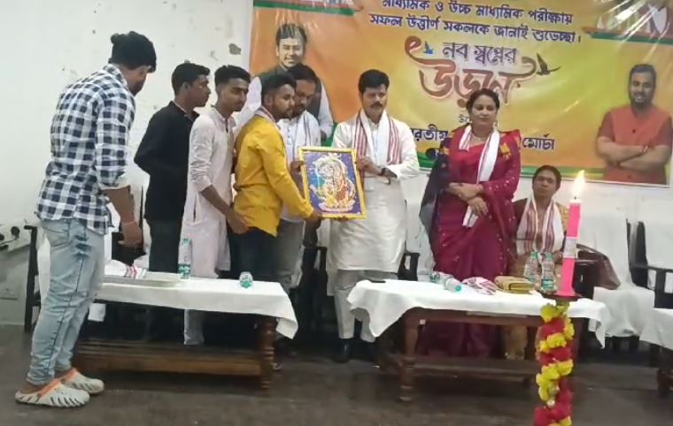 কৈলাশহরে যুব মোর্চার উদ্যোগে মাধ্যমিক ও উচ্চ মাধ্যমিক উত্তীর্ণ ছাত্র-ছাত্রীদের সংবর্ধনা।