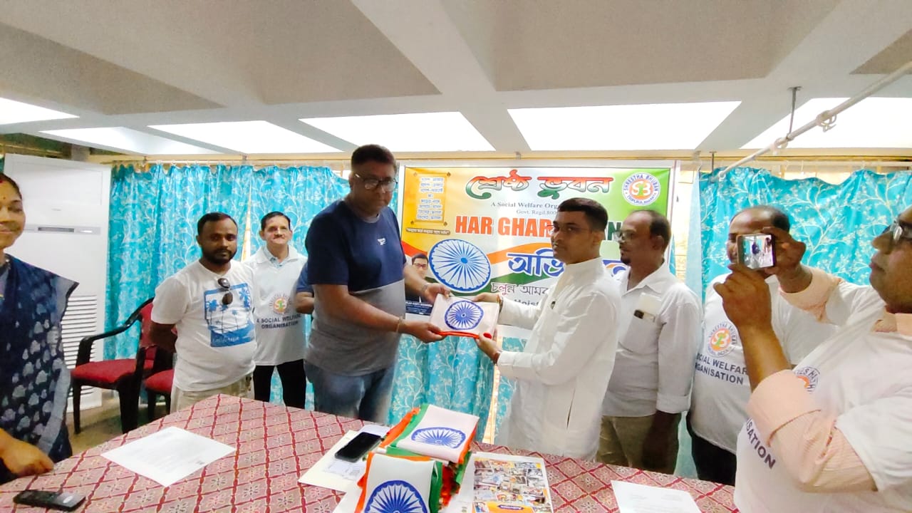 “হর-ঘর-তেরঙ্গা” অভিযানের সূচনা করেন শ্রেষ্ঠ ভূবন সামাজিক সংস্থা।