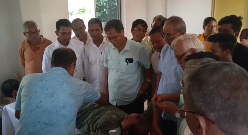 যোগেন্দ্রনগর সিপিএম পার্টি অফিসে সফল রক্তদান শিবির, উপস্থিত ছিলেন বিরোধী দলনেতা জীতেন্দ্র চৌধুরী।