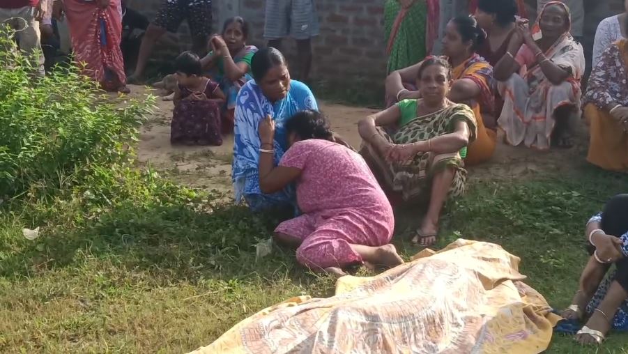 সাত সকালে জিবি ইন্দ্রনগর হাই স্কুলের সামনে মৃত অবস্থায় মনীষ দেবের দেহ উদ্ধার, পরিবারের অভিযোগ হত্যা।