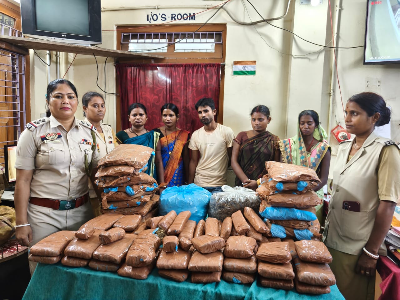 GANJA: তেলিয়ামুড়ায় পুলিশের কড়া চেকিংয়ে ৩২ কেজি গাঁজাসহ ধৃত ৫ পাচারকারী, NDPS আইনে মামলা দায়ের।