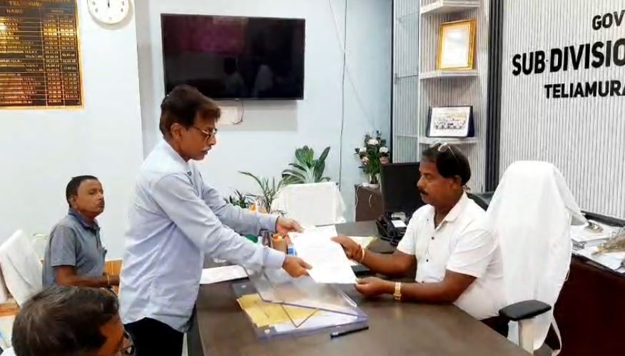 রেভিনিউ সার্কেল পুনর্বিন্যাসে অবিলম্বে ব্যবস্থা গ্রহণের দাবি—তেলিয়ামুড়া SDM-কে ডেপুটেশন দিল সিপিআইএম।