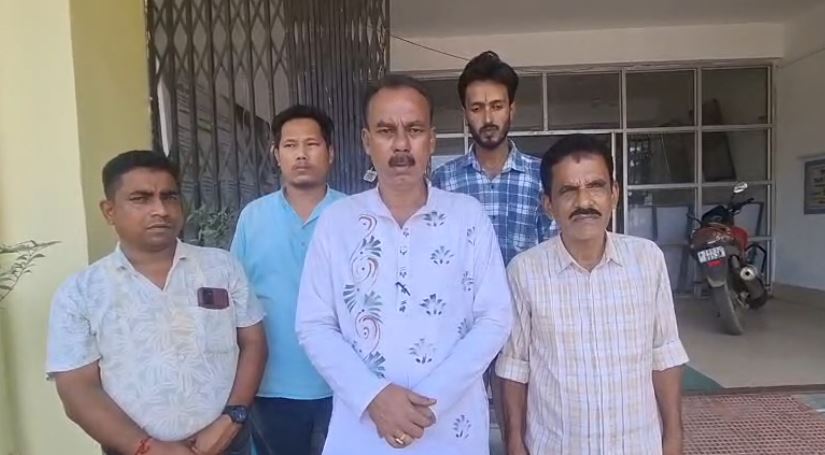 HIJAB : হিজাব বিতর্ক ঘিরে সাম্প্রদায়িক সম্প্রীতির ওপর আঘাত? উদয়পুরে জাতীয় কংগ্রেসের পক্ষ থেকে ডেপুটেশন জমা।