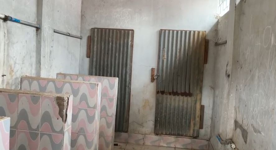 বিদ্যালয়ের বাথরুমে মুণ্ডহীন ছায়ার দেখা! চার শিক্ষার্থী হাসপাতালে, বহু পুরনো ‘ভূতের স্কুল’ বিতর্কে ফের জোর হাওয়া!