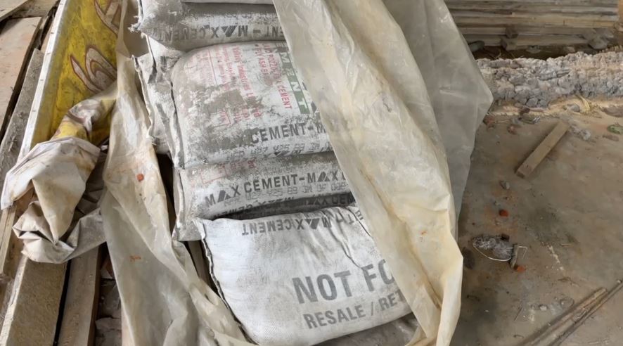 Teliamura: গ্রামপঞ্চায়েত উপ-প্রধানের ভাইয়ের বিরুদ্ধে সিমেন্ট চুরির অভিযোগে বিক্ষোভে ফেটে পড়লেন গ্রামবাসী।