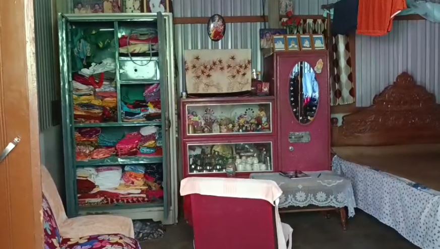 দিবালোকে বাড়িতে চুরির ঘটনা! নিরাপত্তাহীনতায় সেকেরকোটবাসী।