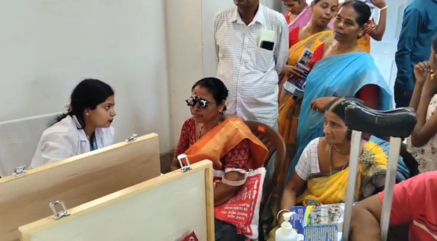 স্বাস্থ্য শিবিরে রেকর্ড জোলাইবাড়ি উচ্চতর মাধ্যমিক বিদ্যালয়।