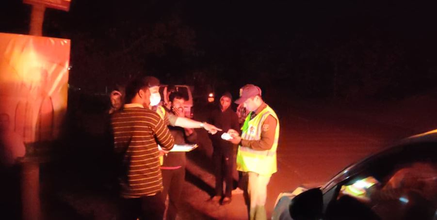 বাইখোড়া ও জোলাইবাড়ি থানার যৌথ উদ্যোগে চেকিং ও জরিমানা।