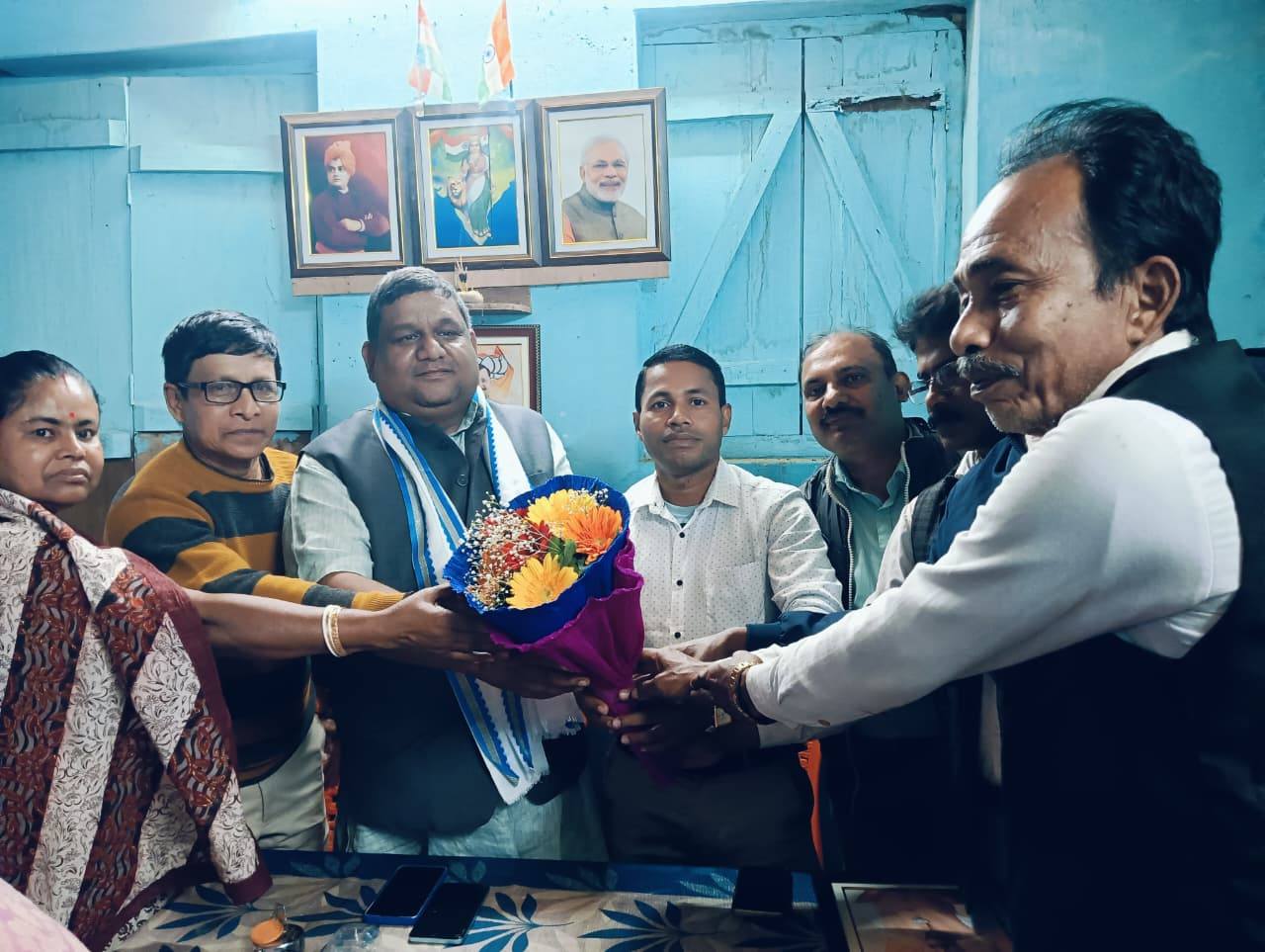 এক বছর পূর্তিতে শুভেচ্ছার জোয়ার— বিজেপি সদর গ্রামীণ জেলা সভাপতিকে সংবর্ধনা বামুটিয়ায়