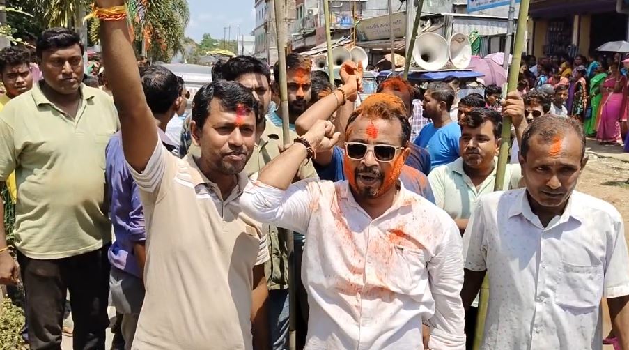বিজেপির ঐতিহাসিক জয়ে খোয়াইয়ে বিশাল বিজয় মিছিল।